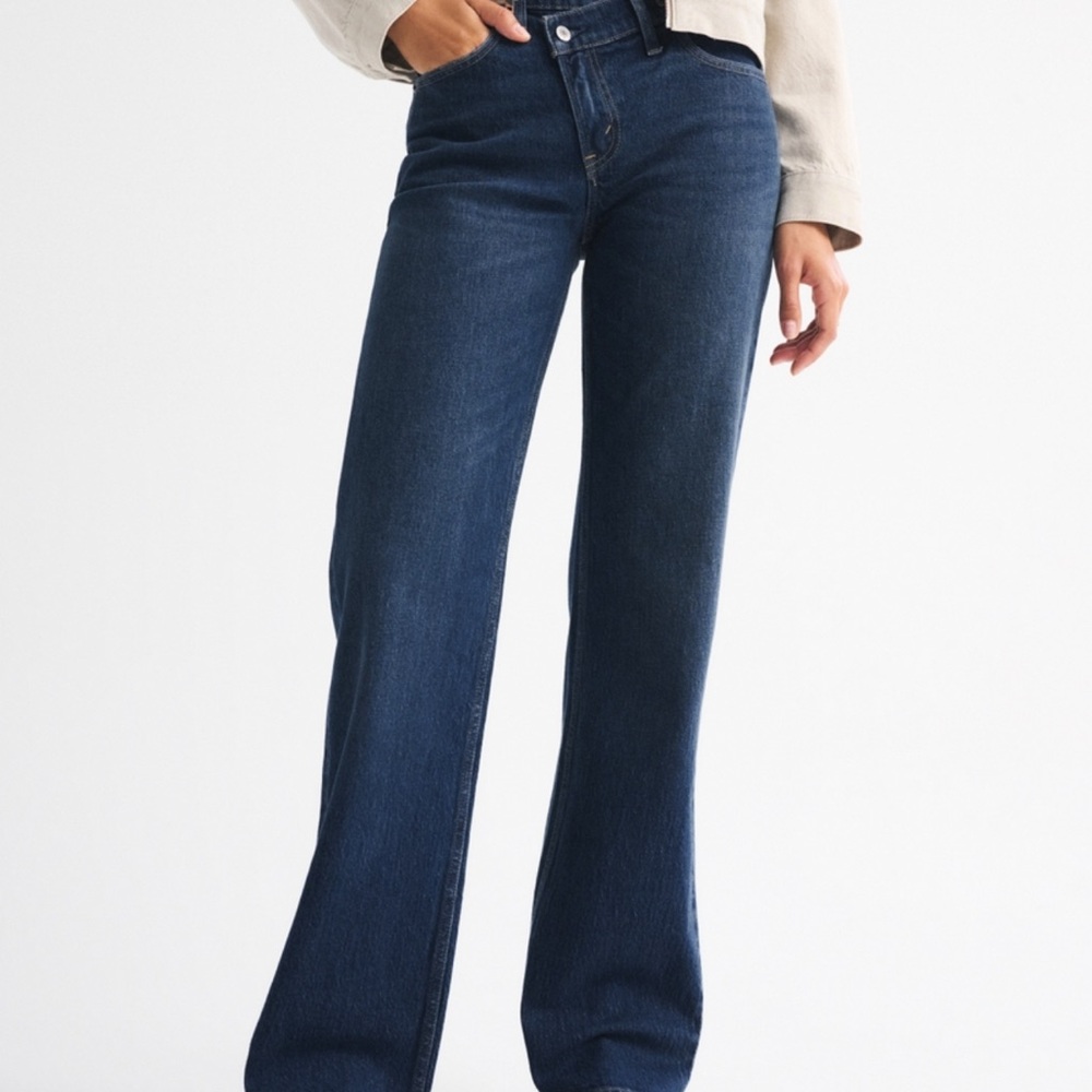 A&F High Rise 90’s Relaxed Crossover Waistband Jeans - Picture 5 of 6